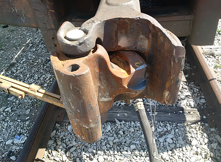 Image of the railway car coupler mechanism
