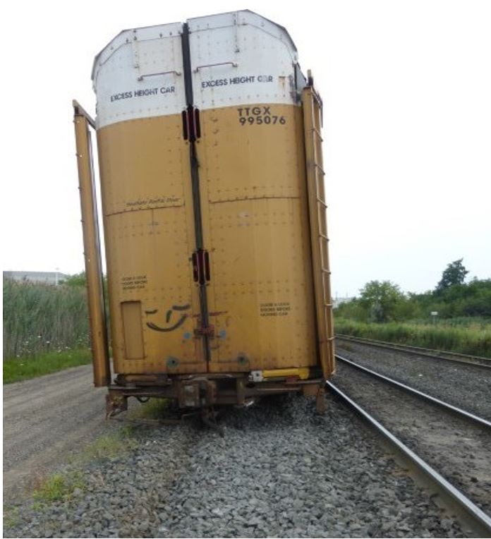 Trailing B-end truck of 26th car TTGX 995076 derailed; -end truck remained on the rails (Source: TSB)