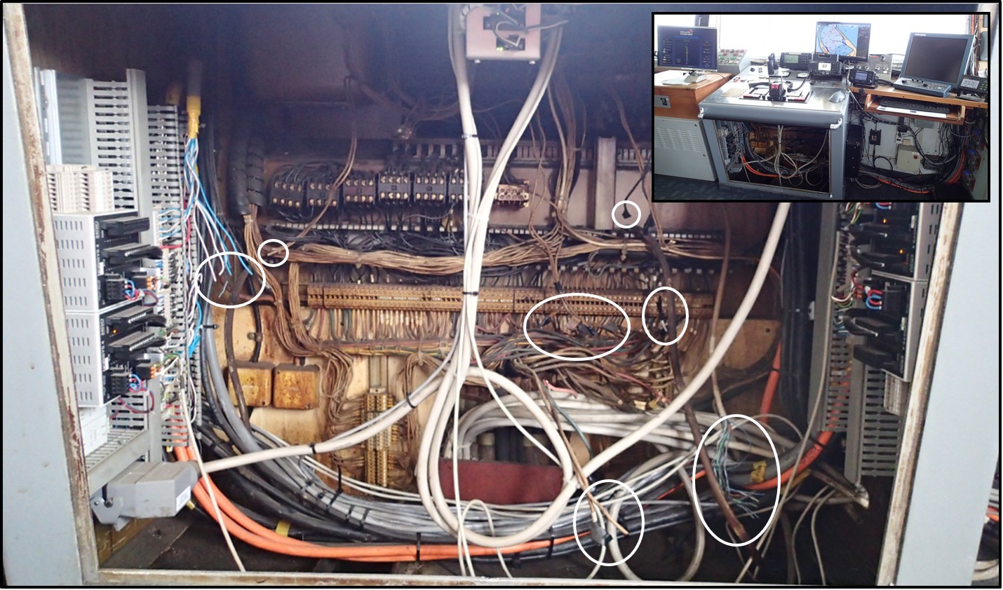 Câbles électriques superflus dans la console de passerelle (Source : BST)