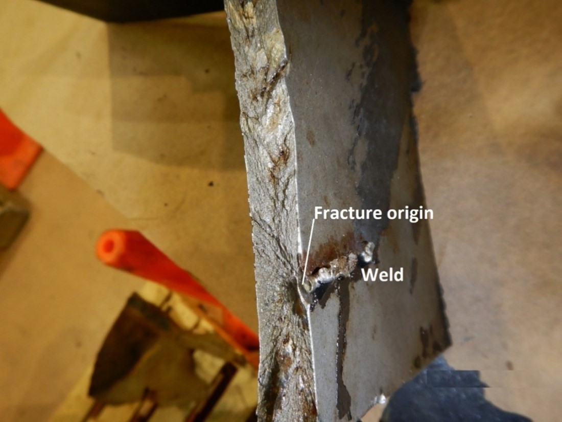 Weld on the stub sill tail piece extension surface and fracture origin (Source: TSB)