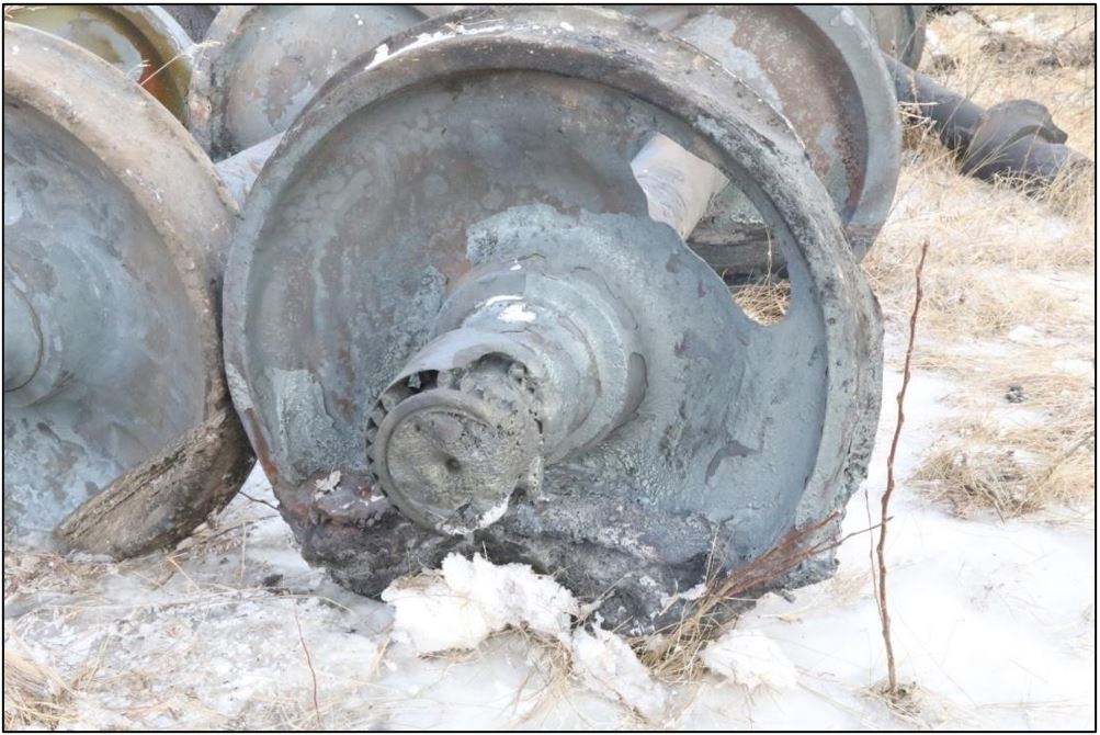 Unidentified melted wheel set from the fire (Source: TSB)