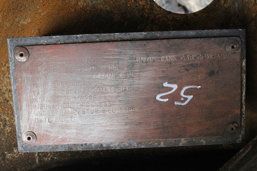 Image du plaque d'identification de citerne sur le wagon PROX 44428