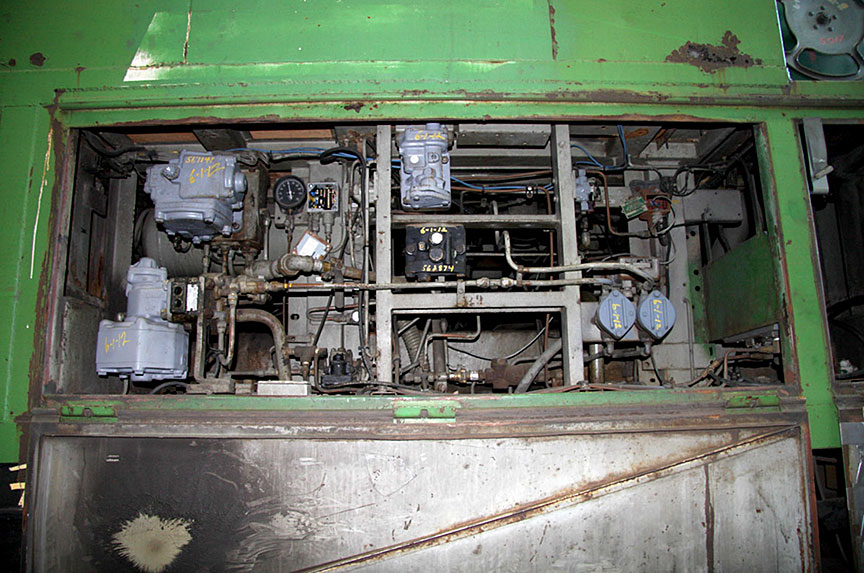 Image du compartiment du frein à air de la locomotive 5017