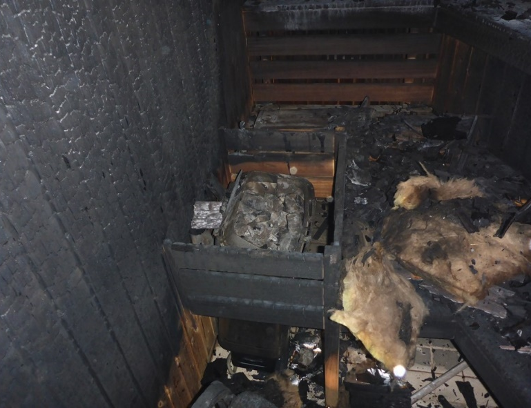 Dommages à l’intérieur du sauna, y compris le radiateur électrique (Source : BST)