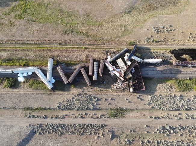 Photo du lieu du déraillement prise par un drone (Source : Chemin de fer Canadien Pacifique)
