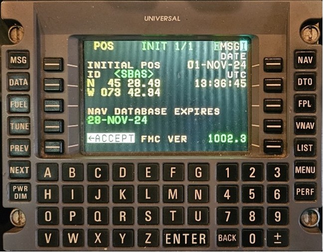 Figure 5. Panneau de commande et d’affichage du système de gestion de vol (Source : Universal Avionics, FMS Trainer v4.1.0.600) Figure 5. Panneau de commande et d’affichage du système de gestion de vol (Source : Universal Avionics, FMS Trainer v4.1.0.600)