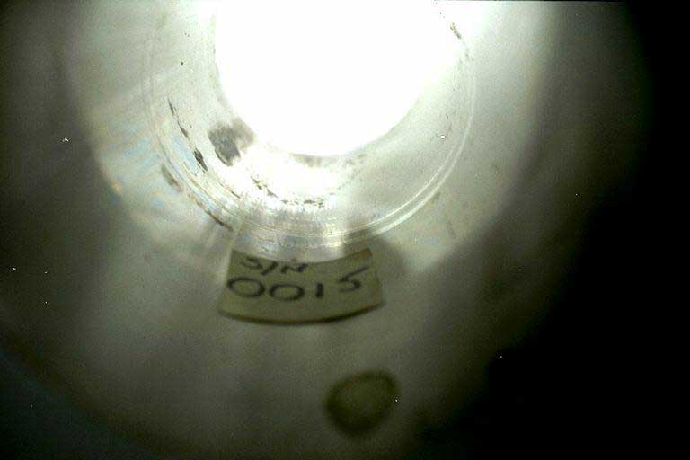 Right inboard elevator actuator - piston marks on cylinder